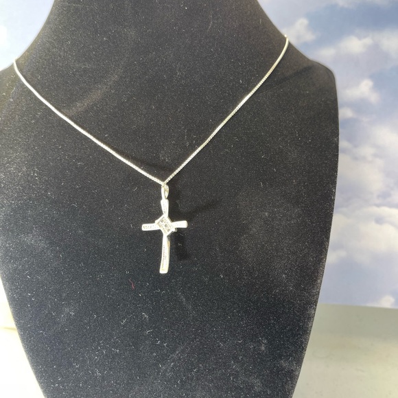 Unusual Sterling Crucifix with Sterling Box Chain - Picture 4 of 8